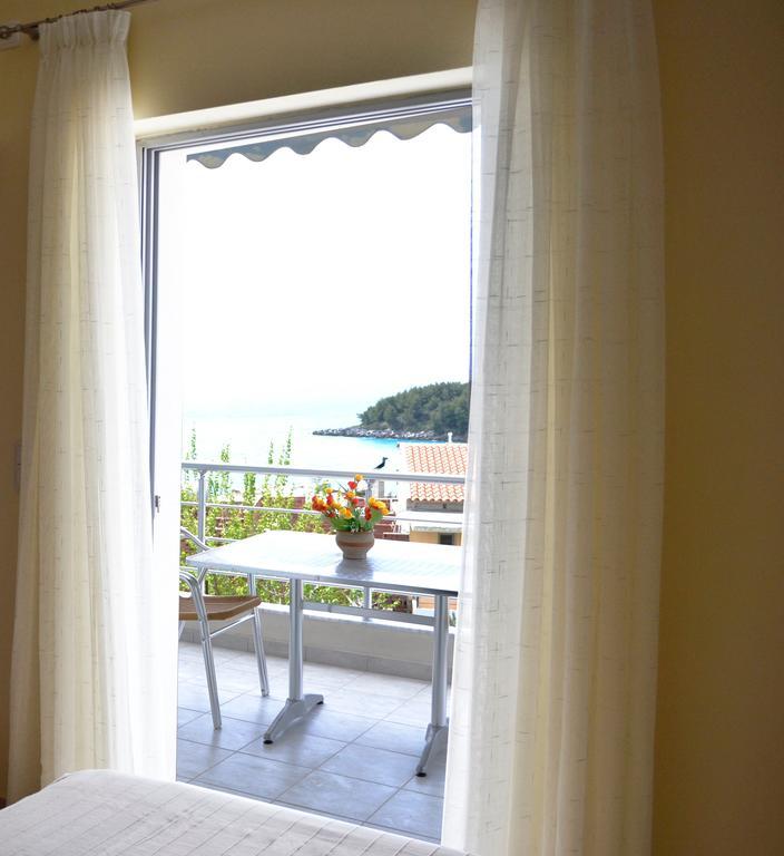 Riviera Rooms Himare Room photo
