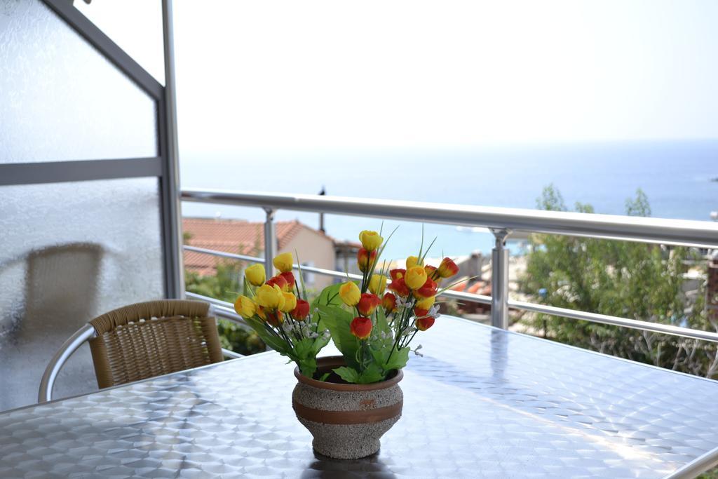 Riviera Rooms Himare Room photo