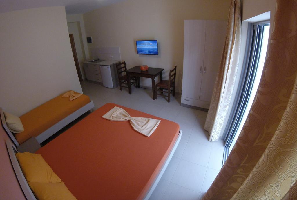 Riviera Rooms Himare Exterior photo