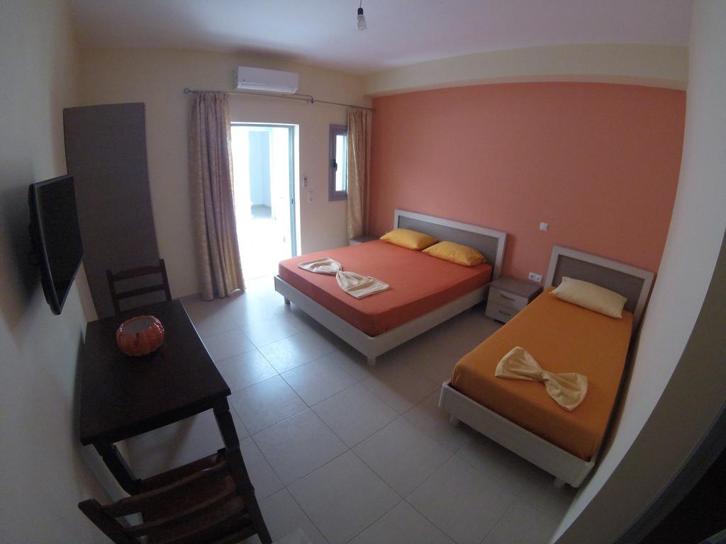 Riviera Rooms Himare Exterior photo