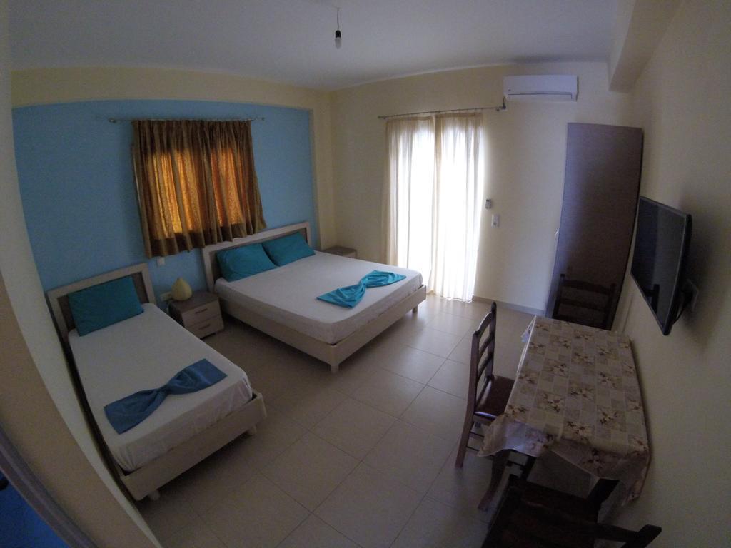 Riviera Rooms Himare Exterior photo